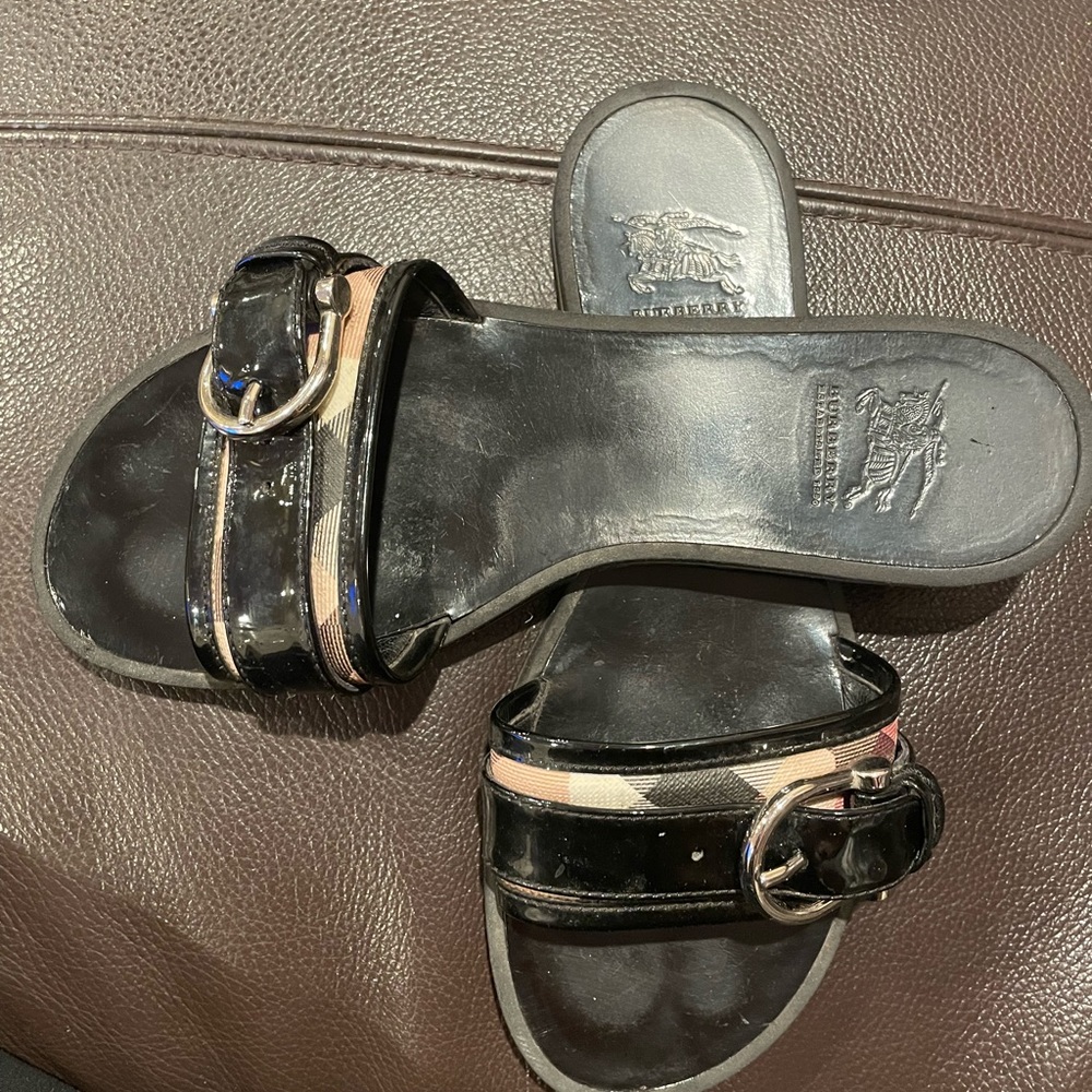 Burberry Black and Tan Women's Slides